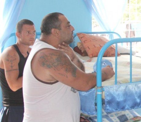 Deţinuţii de la Poarta Albă, terapie cu ajutorul câinilor